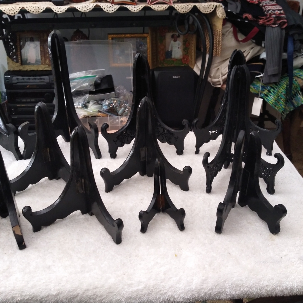 12  Easels - Picture 3 of 3